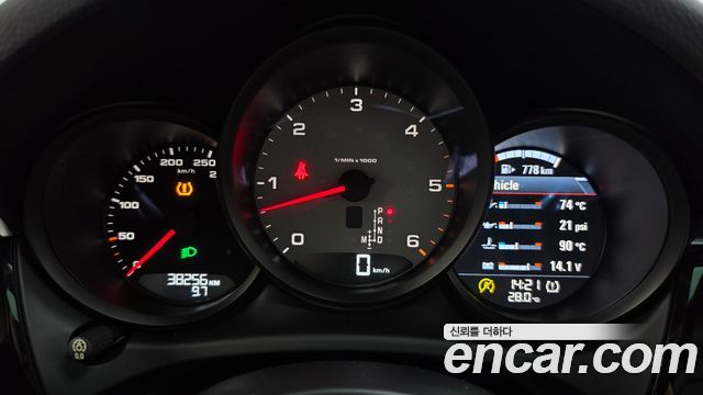 Porsche Macan 2017 — photo 11