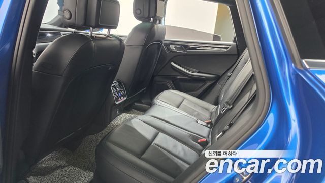 Porsche Macan 2017 — photo 17