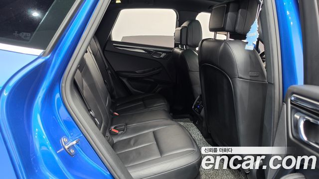 Porsche Macan 2017 — photo 18