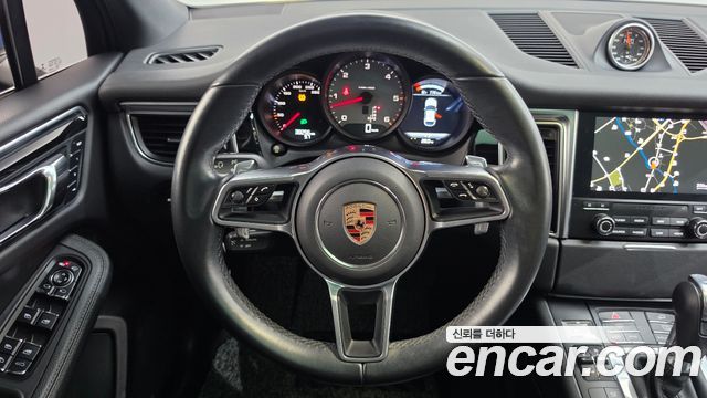 Porsche Macan 2017 — photo 21