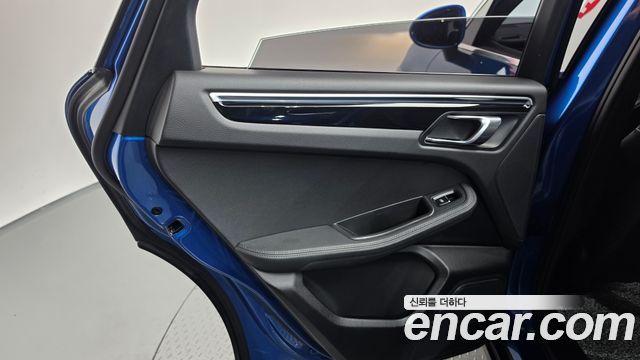 Porsche Macan 2017 — photo 15