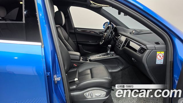 Porsche Macan 2017 — photo 16