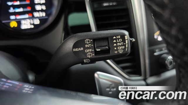Porsche Macan 2017 — photo 33