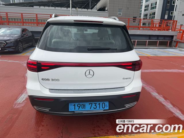 Mercedes-Benz EQB 2026 — photo 4