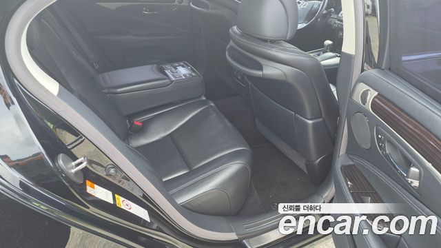 Lexus LS 2015 — photo 8