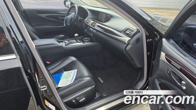 Lexus LS 2015 — photo 9
