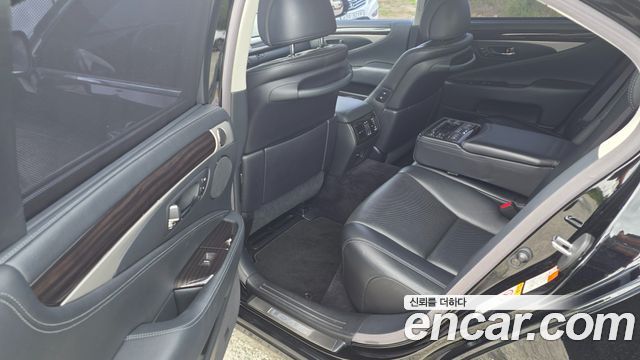 Lexus LS 2015 — photo 10