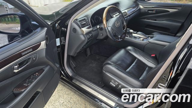 Lexus LS 2015 — photo 11
