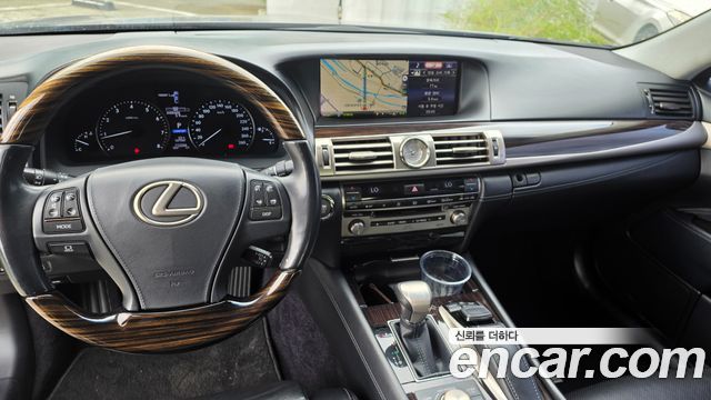Lexus LS 2015 — photo 12