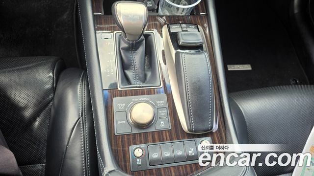 Lexus LS 2015 — photo 17