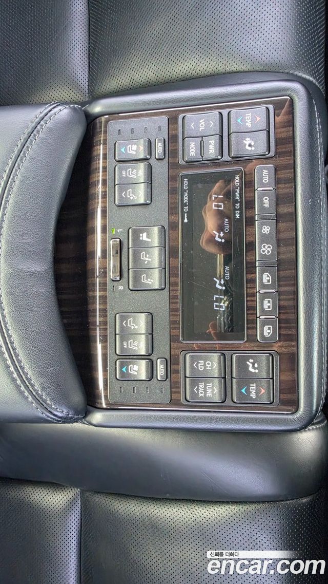 Lexus LS 2015 — photo 18