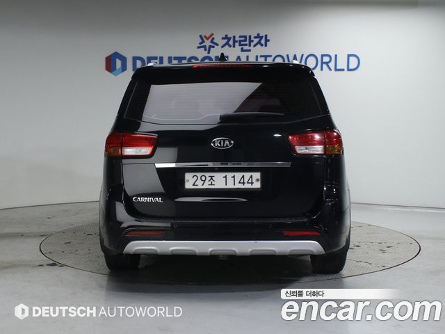 Kia Canival 2018 — photo 4