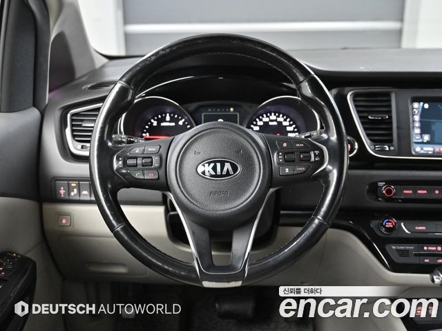 Kia Canival 2018 — photo 13