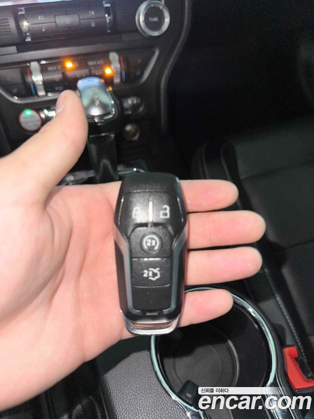 Ford Mustang 2016 — photo 17