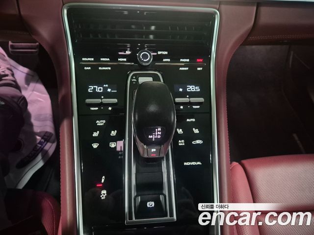 Porsche Panamera 2023 — photo 16