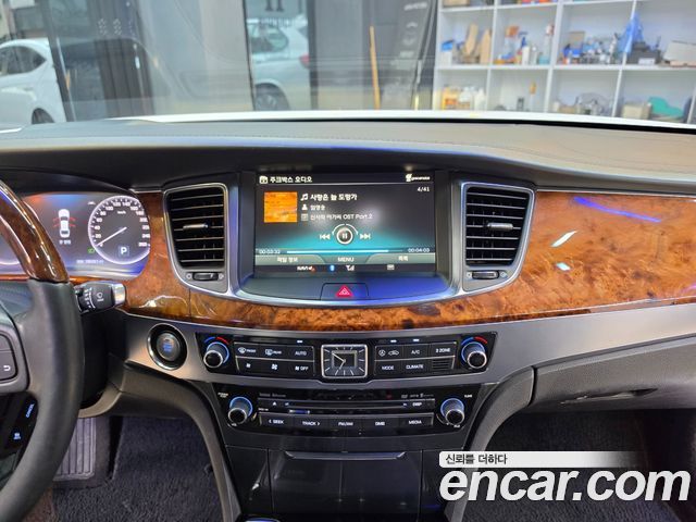 Hyundai Equus 2014 — photo 11