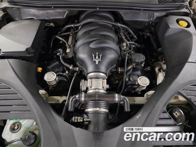 Maserati Quattroporte 2010 — photo 8