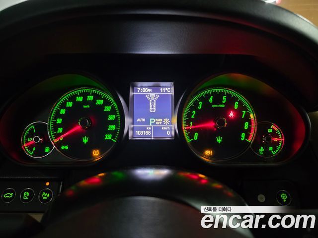 Maserati Quattroporte 2010 — photo 10