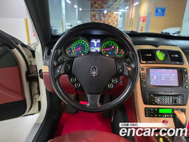 Maserati Quattroporte 2010 — photo 11