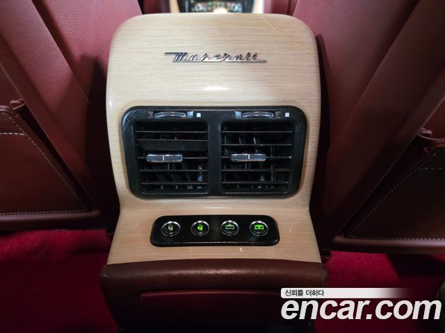 Maserati Quattroporte 2010 — photo 19
