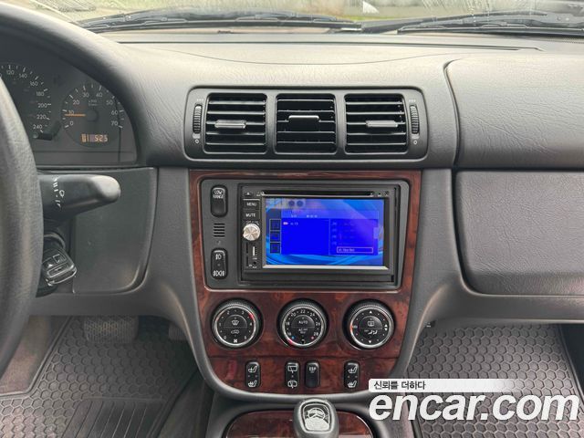 Mercedes-Benz M-class 2004 — photo 11