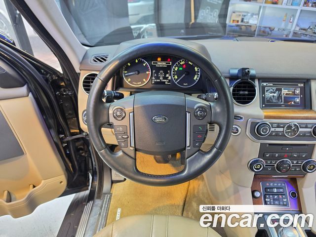 Land Rover Discovery 2016 — photo 9