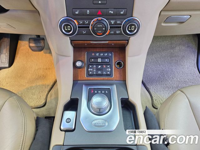 Land Rover Discovery 2016 — photo 10
