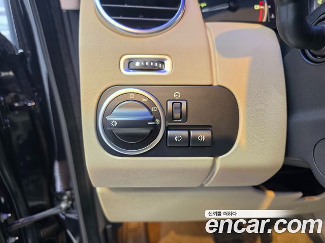Land Rover Discovery 2016 — photo 12