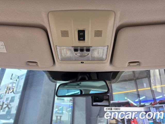 Land Rover Discovery 2016 — photo 17