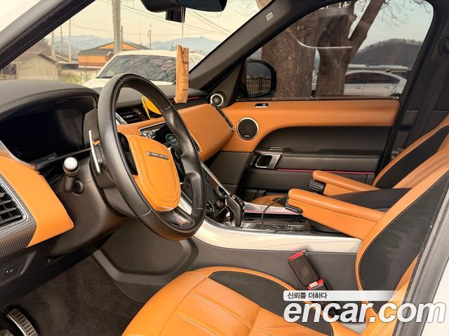 Land Rover Range Rover Sport 2018 — photo 16