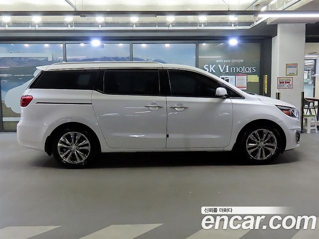 Kia Canival 2018 — photo 3