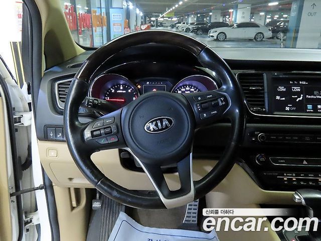 Kia Canival 2018 — photo 9
