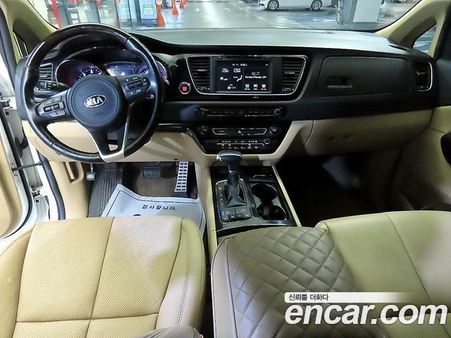 Kia Canival 2018 — photo 10