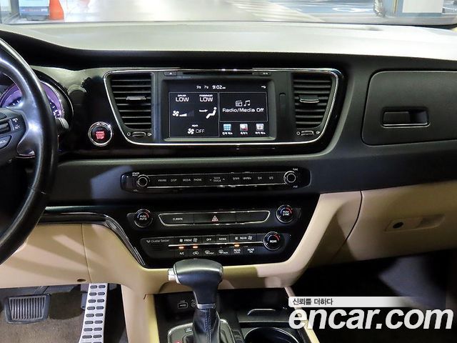Kia Canival 2018 — photo 11