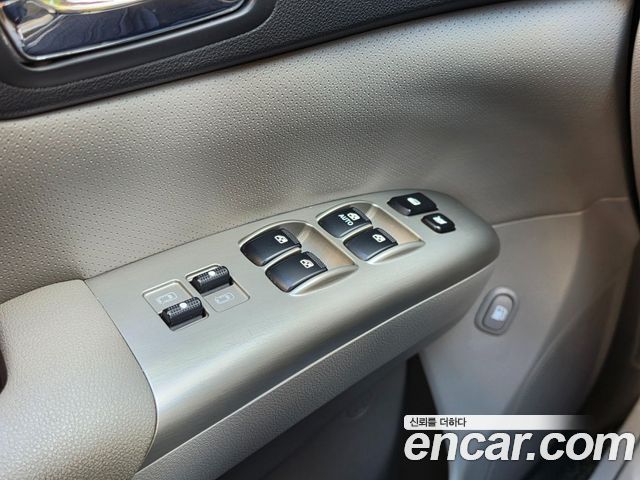 Kia Canival 2010 — photo 10