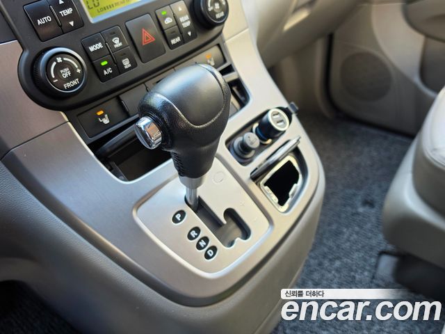 Kia Canival 2010 — photo 11