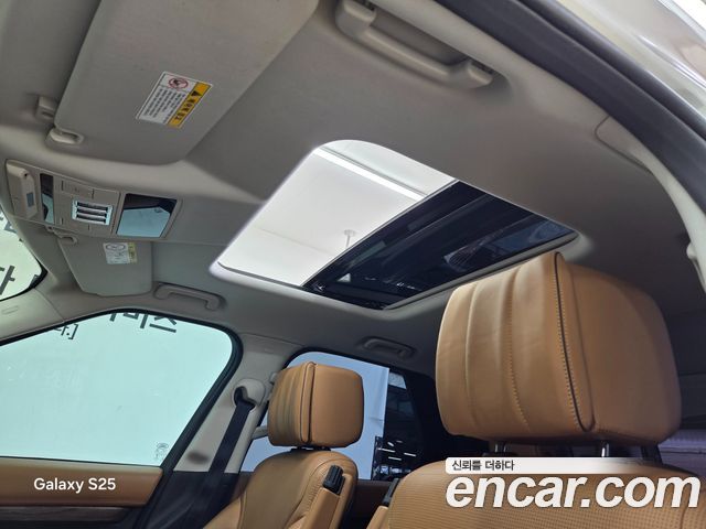 Land Rover Discovery 2018 — photo 11