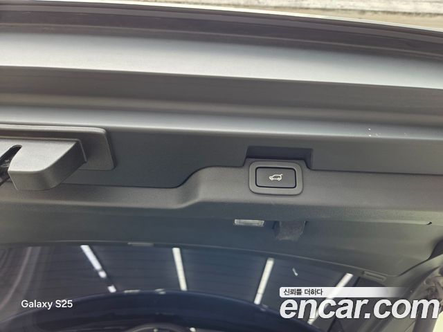 Land Rover Discovery 2018 — photo 12