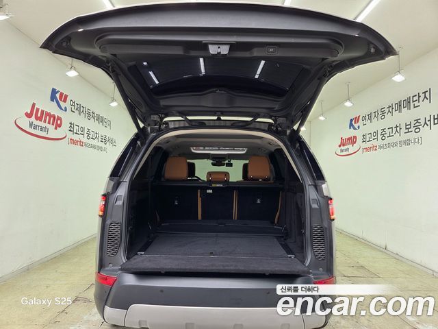 Land Rover Discovery 2018 — photo 16