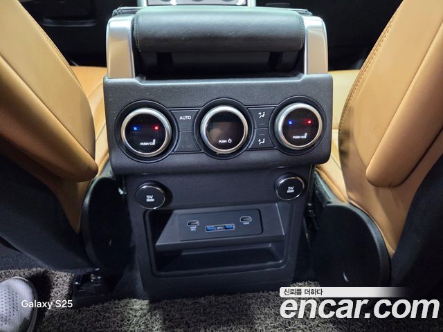 Land Rover Discovery 2018 — photo 17