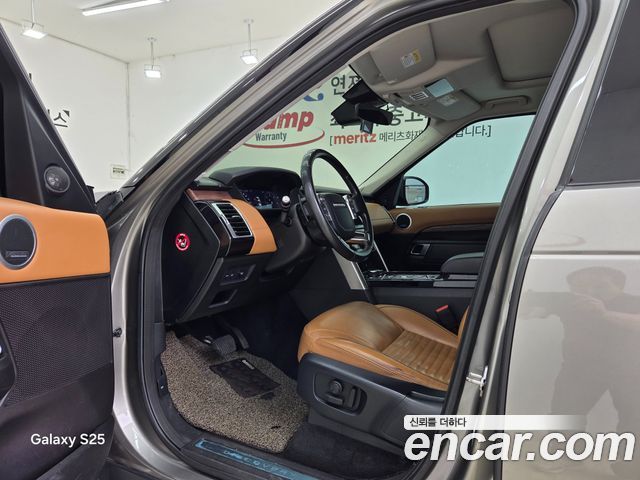 Land Rover Discovery 2018 — photo 18
