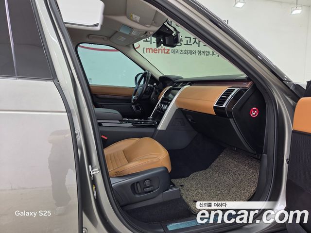 Land Rover Discovery 2018 — photo 19