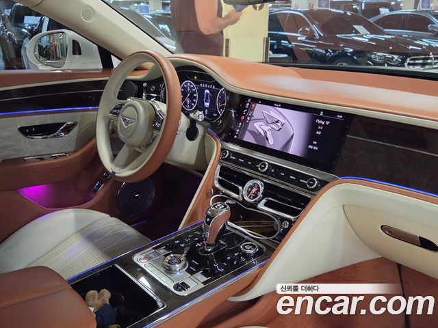 Bentley Flying Spur 2022 — photo 13