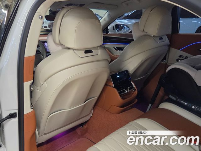 Bentley Flying Spur 2022 — photo 17