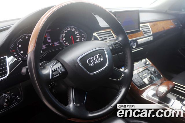 Audi A8 2011 — photo 12