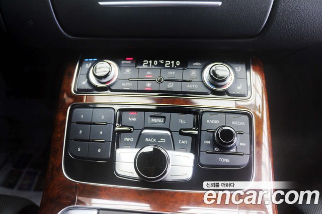 Audi A8 2011 — photo 13