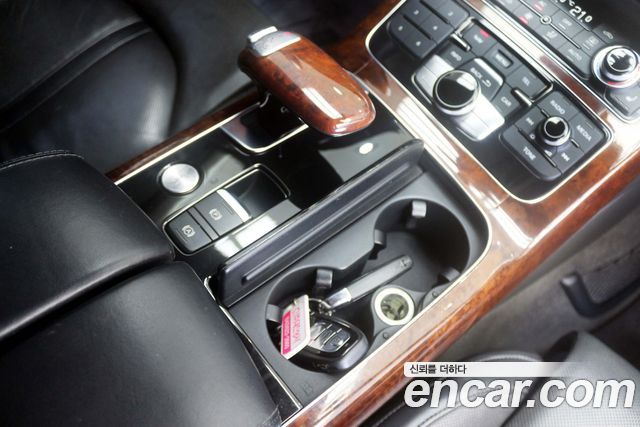Audi A8 2011 — photo 14