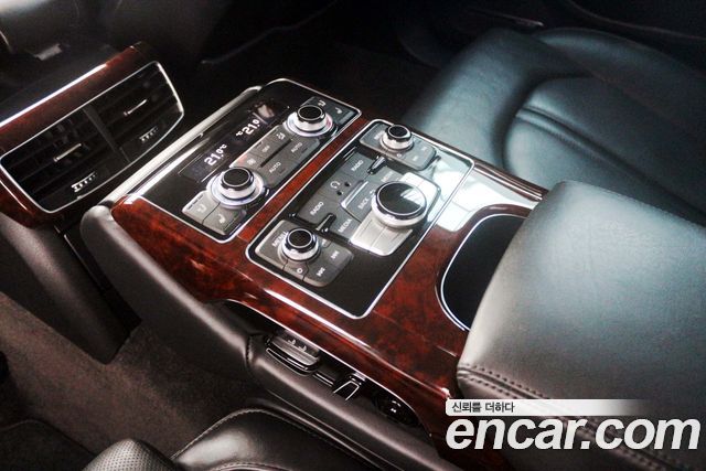 Audi A8 2011 — photo 15