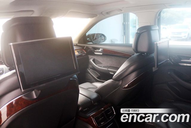 Audi A8 2011 — photo 16
