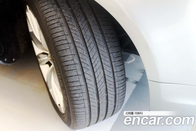 Audi A8 2011 — photo 20